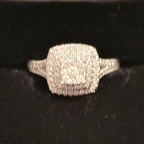 Kays Jewelers Engagement Ring - Picture 12 of 12